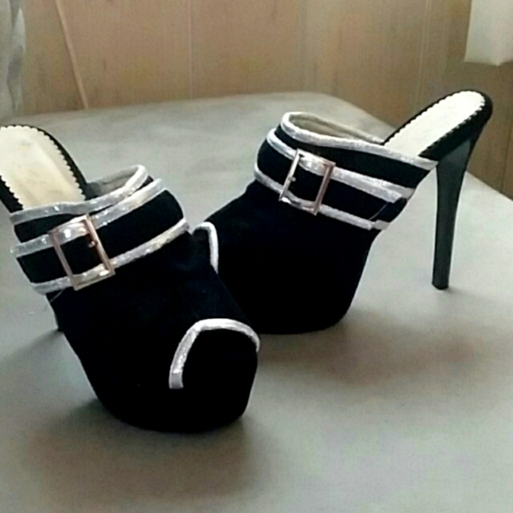 SOLD Black velvet  platform upper slide